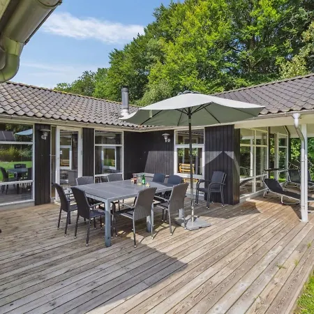 Holiday home Edin - 150m From The Sea In Se Jutland By Interhome