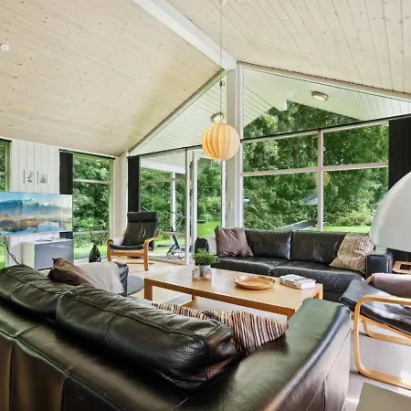 Holiday home Edin - 150m From The Sea In Se Jutland By Interhome